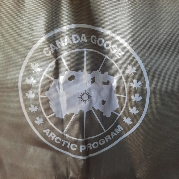 Canada Goose Artic Program black folding garment bag - Picture 6 of 11